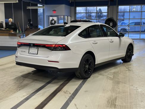New 2025 Honda Accord SE image 4