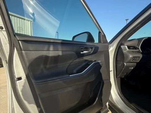 Used 2023 Toyota Highlander XSE image 8