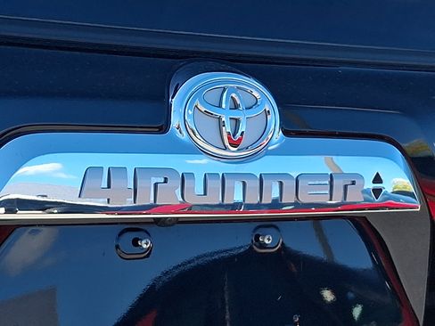 Used 2023 Toyota 4Runner Limited AWD/4WD image 31
