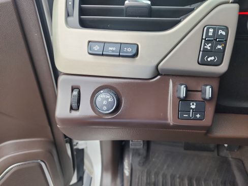 Used 2019 GMC Yukon Denali w/ Denali Ultimate Package image 24