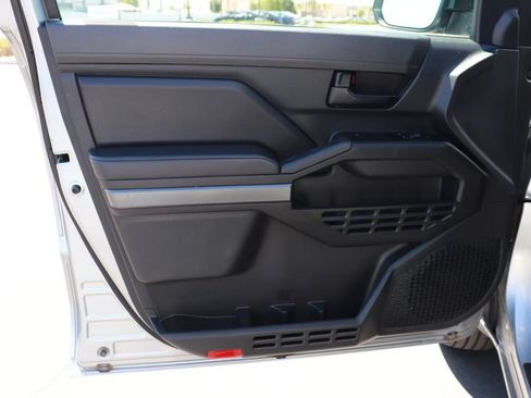 Used 2024 Toyota Tacoma SR5 AWD/4WD image 9
