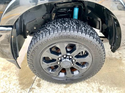 Used 2019 RAM 2500 Laramie w/ Black Appearance Package AWD/4WD image 9