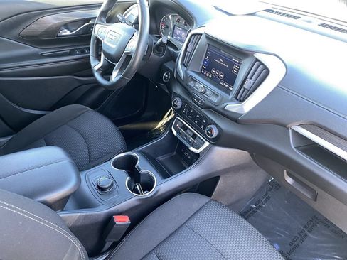 Used 2024 GMC Terrain SLE FWD image 9