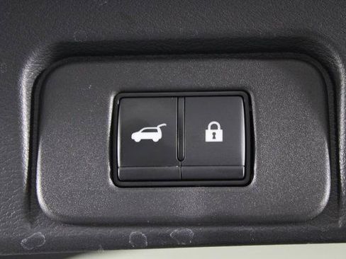 Certified 2024 Nissan Rogue Platinum FWD image 18