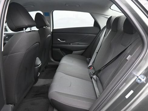 Used 2025 Hyundai Elantra SE FWD image 15