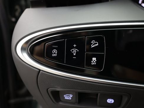 Used 2022 Genesis GV70 2.5T AWD/4WD image 18
