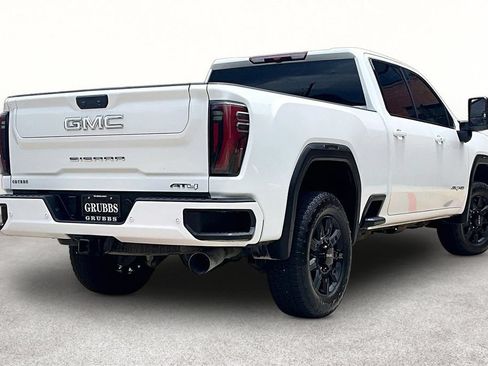 Used 2025 GMC Sierra 2500 AT4 AWD/4WD image 2