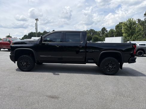 Used 2024 Chevrolet Silverado 2500 High Country w/ Midnight Edition AWD/4WD image 4
