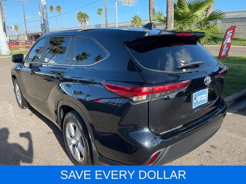 Used 2023 Toyota Highlander L FWD image 4
