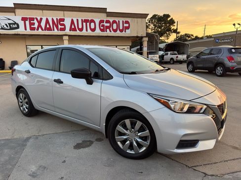 Used 2021 Nissan Versa S image 2