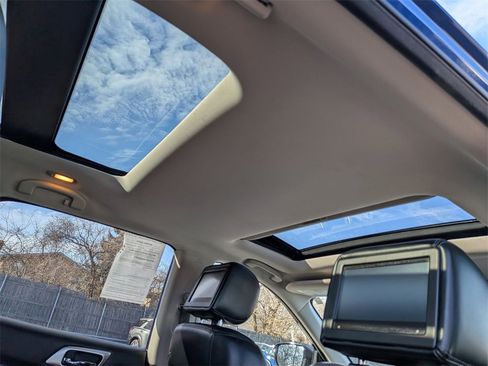 Used 2017 Nissan Pathfinder Platinum w/ Family Entertainment Package image 23