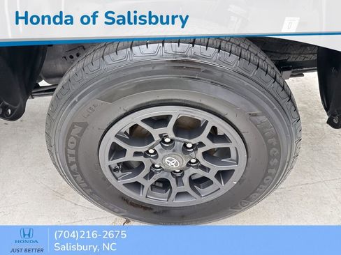 Used 2017 Toyota Tacoma SR5 image 6