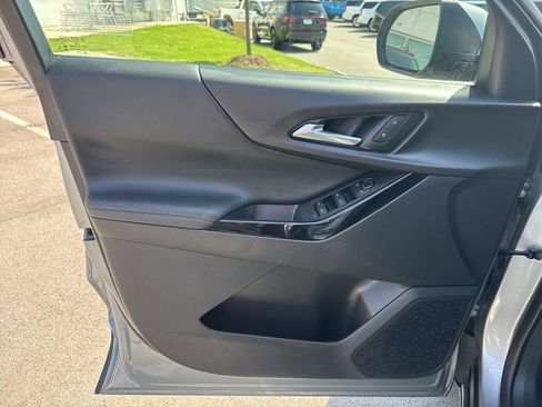 Used 2026 Chevrolet Equinox LT FWD image 9
