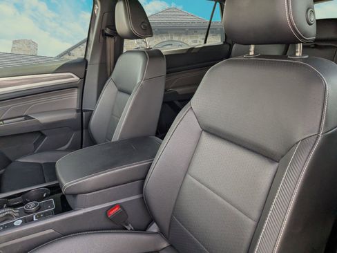 Used 2023 Volkswagen Atlas Cross Sport SEL image 7