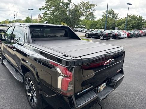 Used 2024 Chevrolet Silverado EV RST AWD/4WD image 4