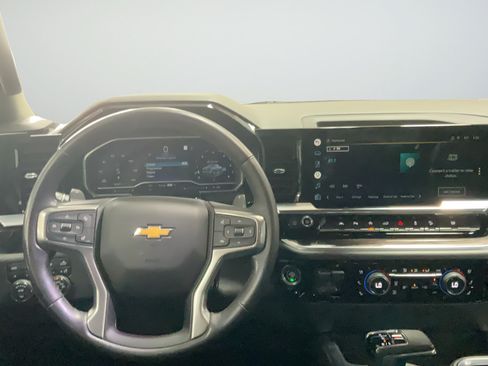 Used 2022 Chevrolet Silverado 1500 LTZ w/ LTZ Convenience Package II AWD/4WD image 12