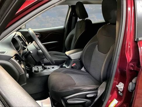 Used 2021 Jeep Cherokee Latitude image 21