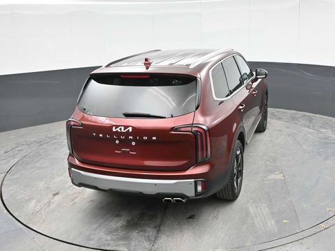 Used 2023 Kia Telluride EX w/ EX Captain's Chair Package FWD image 37