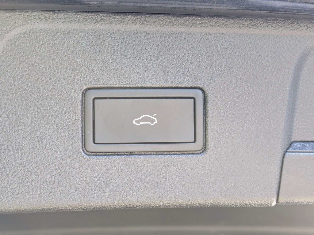 Used 2024 Volkswagen Atlas SE AWD/4WD image 13