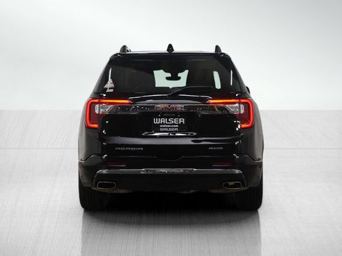 Used 2023 GMC Acadia Denali image 4