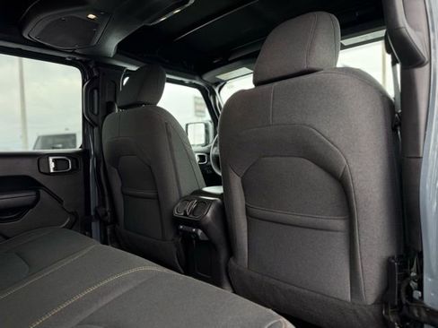 Used 2024 Jeep Wrangler Unlimited image 20