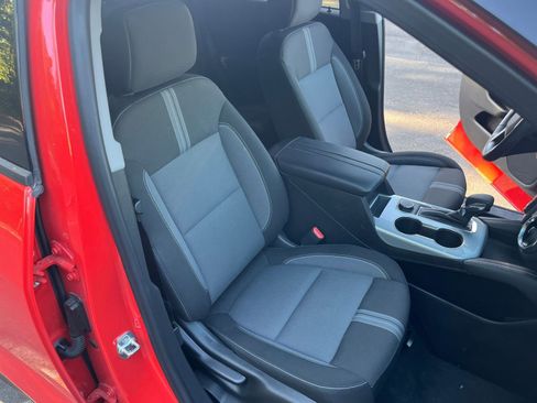 Used 2025 Chevrolet Blazer LT FWD image 37