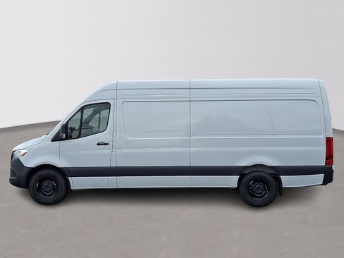 Used 2025 Mercedes-Benz Sprinter 2500 image 7