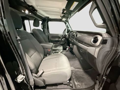 Used 2021 Jeep Gladiator Overland w/ Cold Weather Group image 22