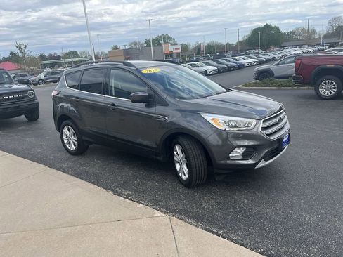 Used 2017 Ford Escape SE w/ Equipment Group 201A FWD image 3