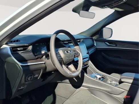 New 2026 Jeep Grand Cherokee Altitude image 7