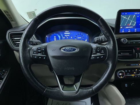 Used 2020 Ford Escape Titanium image 19