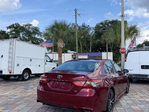 Used 2018 Toyota Camry SE FWD image 7