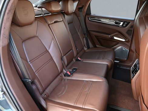 Used 2023 Porsche Cayenne Turbo S image 26