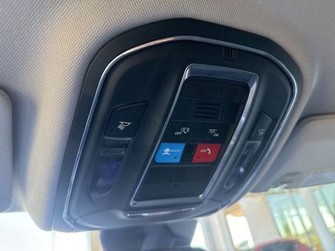 Used 2023 Jeep Grand Cherokee Laredo image 36