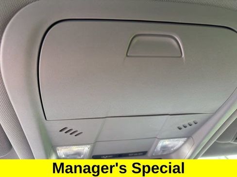 Used 2024 GMC Terrain SLE w/ Driver Convenience Package FWD image 28