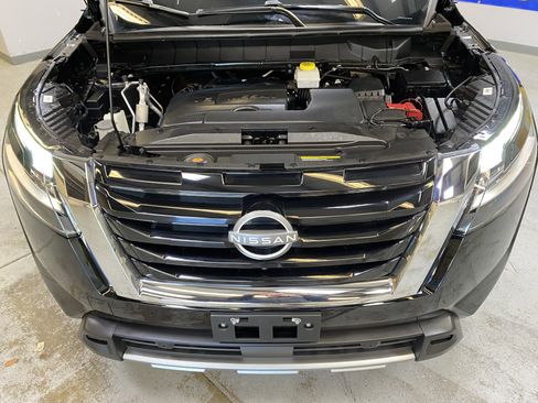 Used 2024 Nissan Pathfinder SL image 9