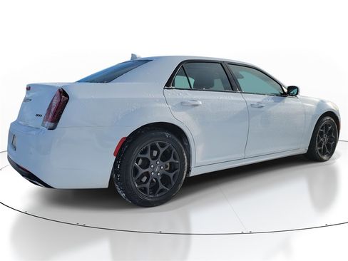 Used 2023 Chrysler 300 Touring L w/ Popular Equipment Group image 4