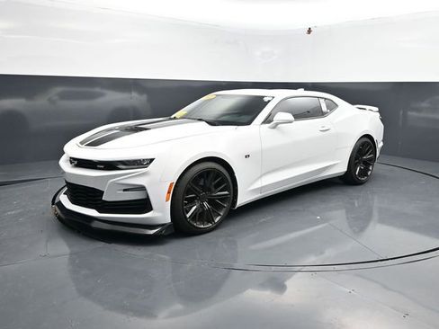 Used 2021 Chevrolet Camaro SS RWD image 4