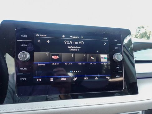 Certified 2025 Volkswagen Taos SEL image 17