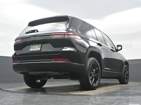 Used 2025 Jeep Grand Cherokee Altitude AWD/4WD image 33