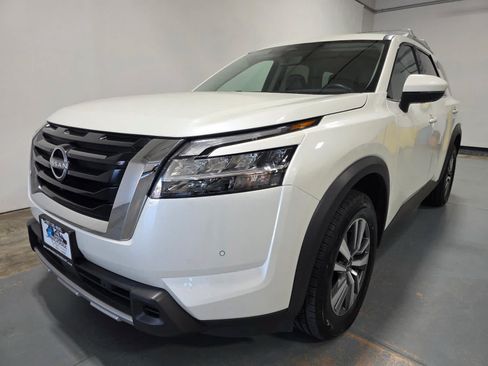 Used 2023 Nissan Pathfinder SL AWD/4WD image 1
