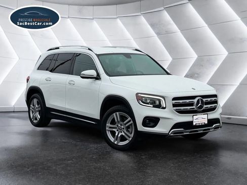 Used 2020 Mercedes-Benz GLB 250 4MATIC w/ Premium Package image 3