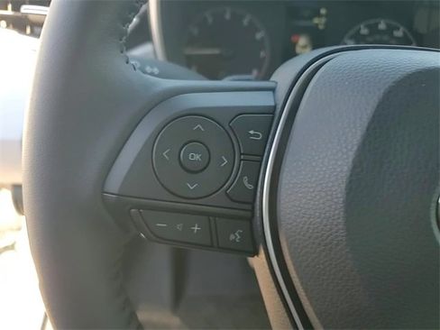 Used 2025 Toyota Corolla SE image 15