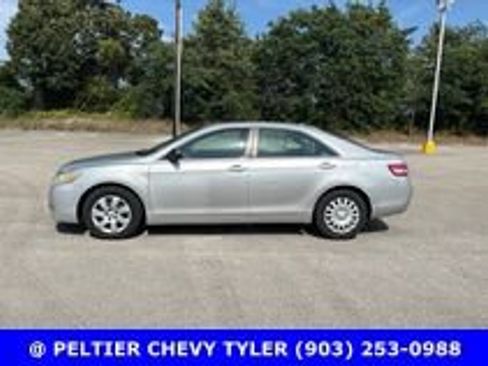 Used 2010 Toyota Camry FWD image 4