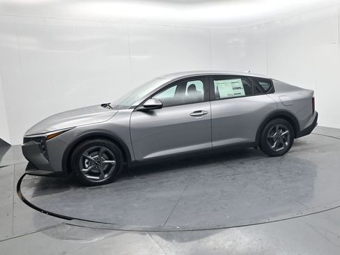 New 2026 Kia K4 LXS image 4