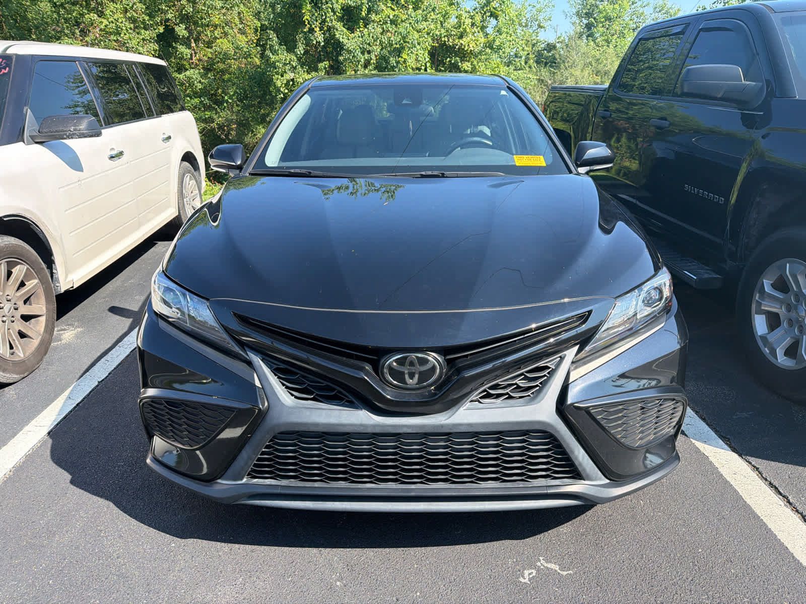 Used 2023 Toyota Camry SE FWD image 3
