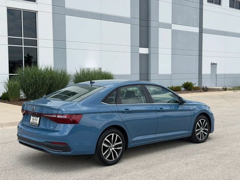 Used 2025 Volkswagen Jetta SE FWD image 5