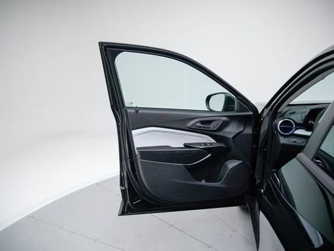 New 2026 Chevrolet Trax LT w/ LT Convenience Package image 23