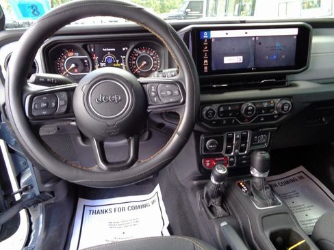 Used 2024 Jeep Wrangler Unlimited Sport AWD/4WD image 11