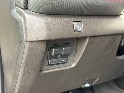 Used 2023 Chevrolet Colorado Z71 w/ Z71 Convenience Package 2 AWD/4WD image 8